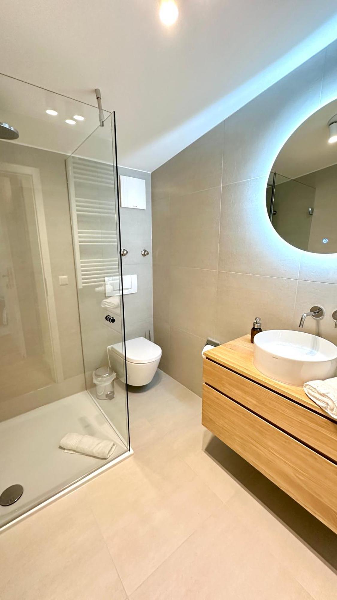 Kapitaenshaus Friedrich Franz - Premium Apartments 200 Meter Vom Strand Und Alten Strom Росток Екстериор снимка